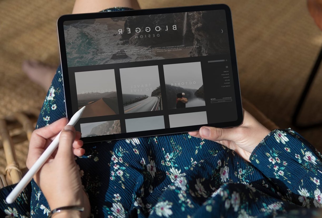 sticky header website
